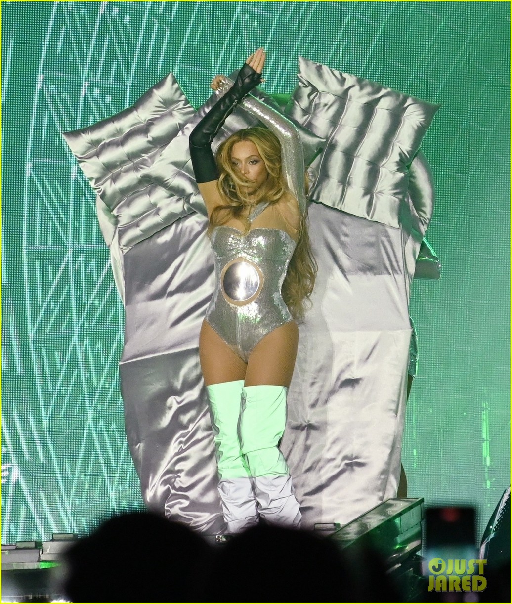 Photo: beyonce costumes for opening night 24 | Photo 4932182 | Just ...