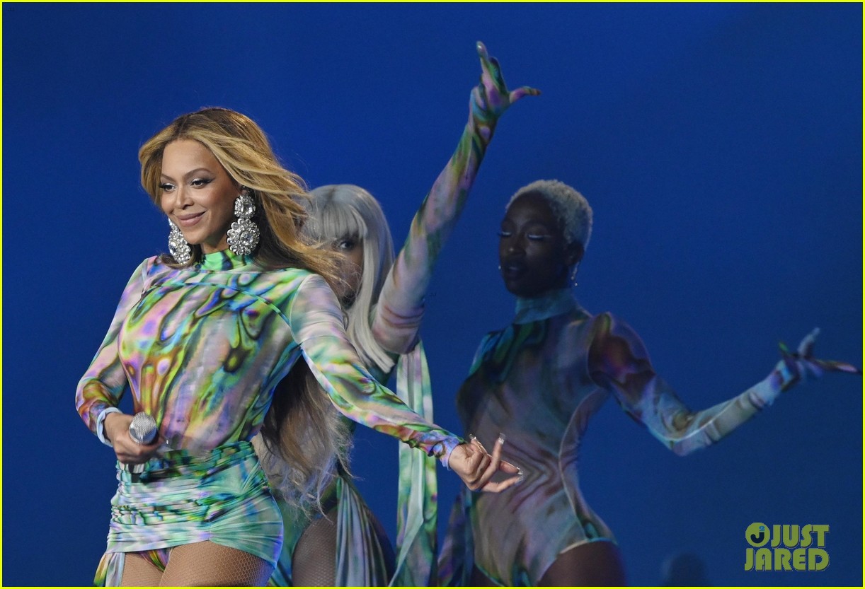Photo: beyonce costumes for opening night 29 | Photo 4932187 | Just ...