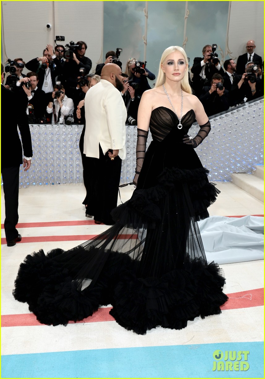Jessica Chastain Goes Blonde To Honor Karl Lagerfeld at Met Gala 2023