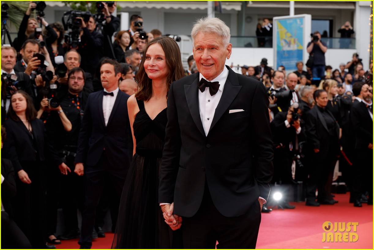 Harrison Ford & Wife Calista Flockhart Make First Red Carpet Appearance(02)