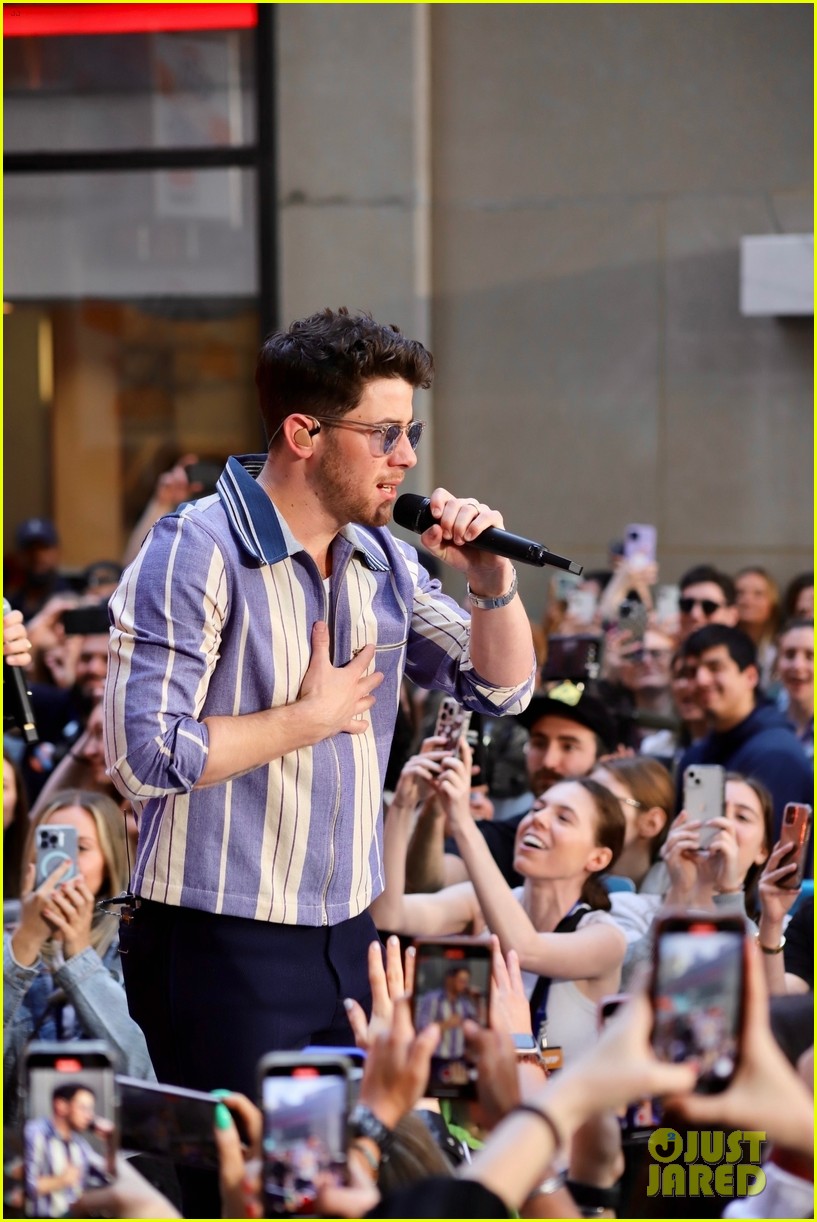 Photo jonas brothers perform waffle house summer baby on today 23