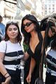 kylie jenner grabs lunch in paris 34