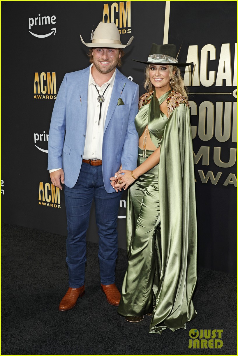Photo lainey wilson delvin hodges boyfriend acm awards yellowstone 14
