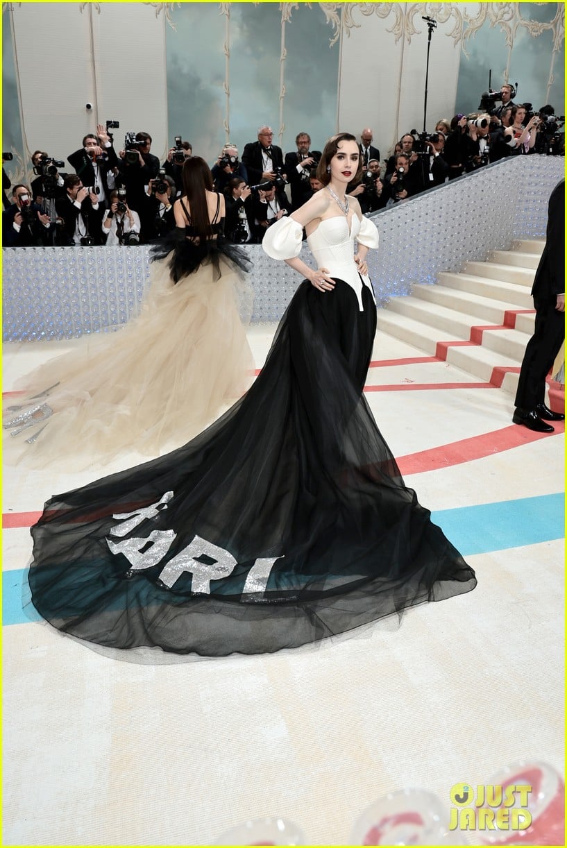Photo lily collins ashley park 2023 met gala pics 24 Photo 4927808