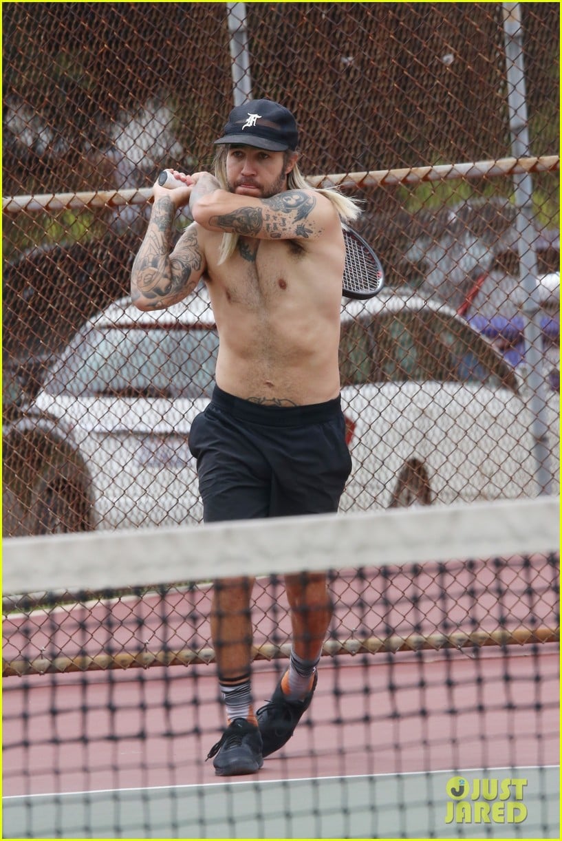 Shirtless Pete Wentz Enjoys a Tennis Match, Shows Off His Long Blonde