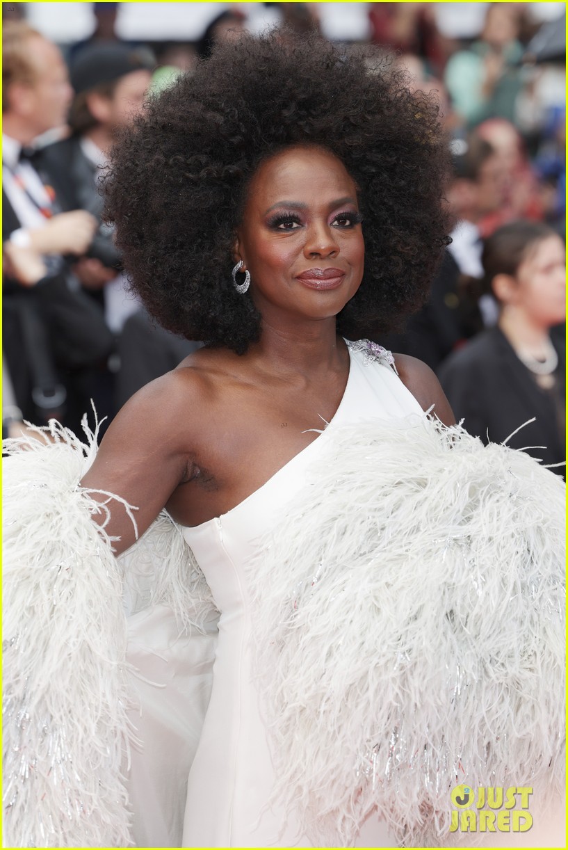 Viola Davis Turns Heads In Feathered Coat & Valentino Gown at