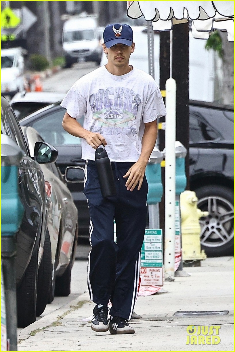 Austin Butler Wears a Colorado Rockies Shirt to Catch a Workout in