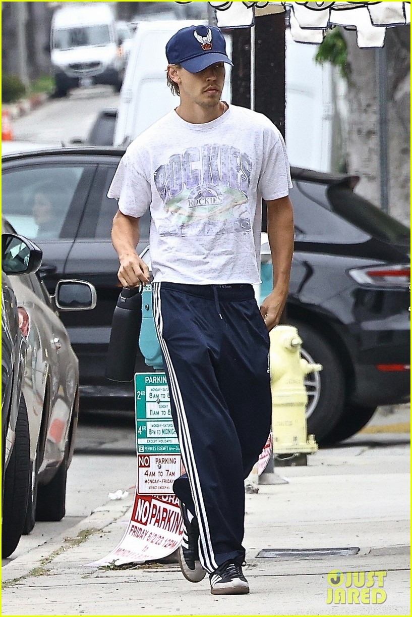 Austin Butler Wears a Colorado Rockies Shirt to Catch a Workout in