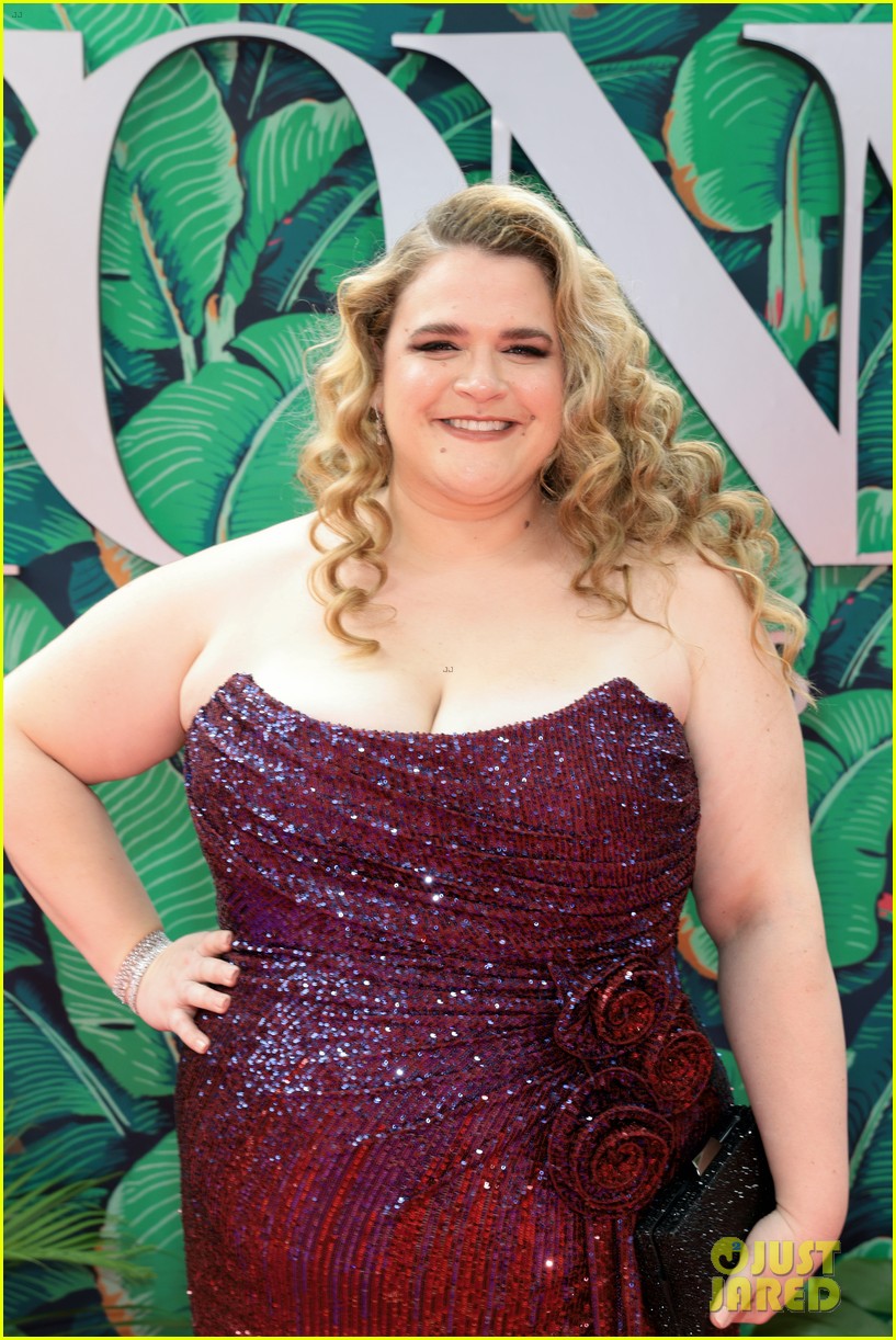 Photo victoria clark bonnie milligan tony awards red carpet 06 Photo