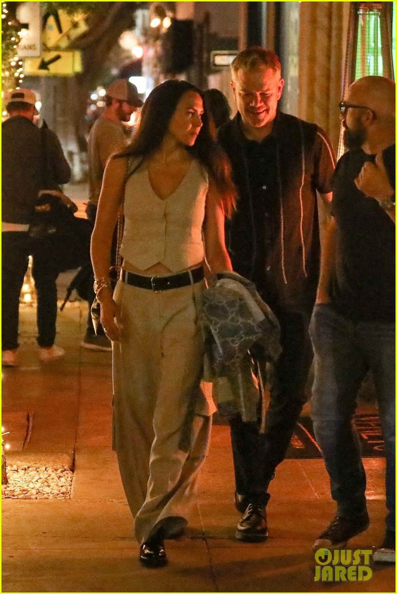 Chris Hemsworth & Matt Damon Meet Up for Dinner in Santa Monica Photo