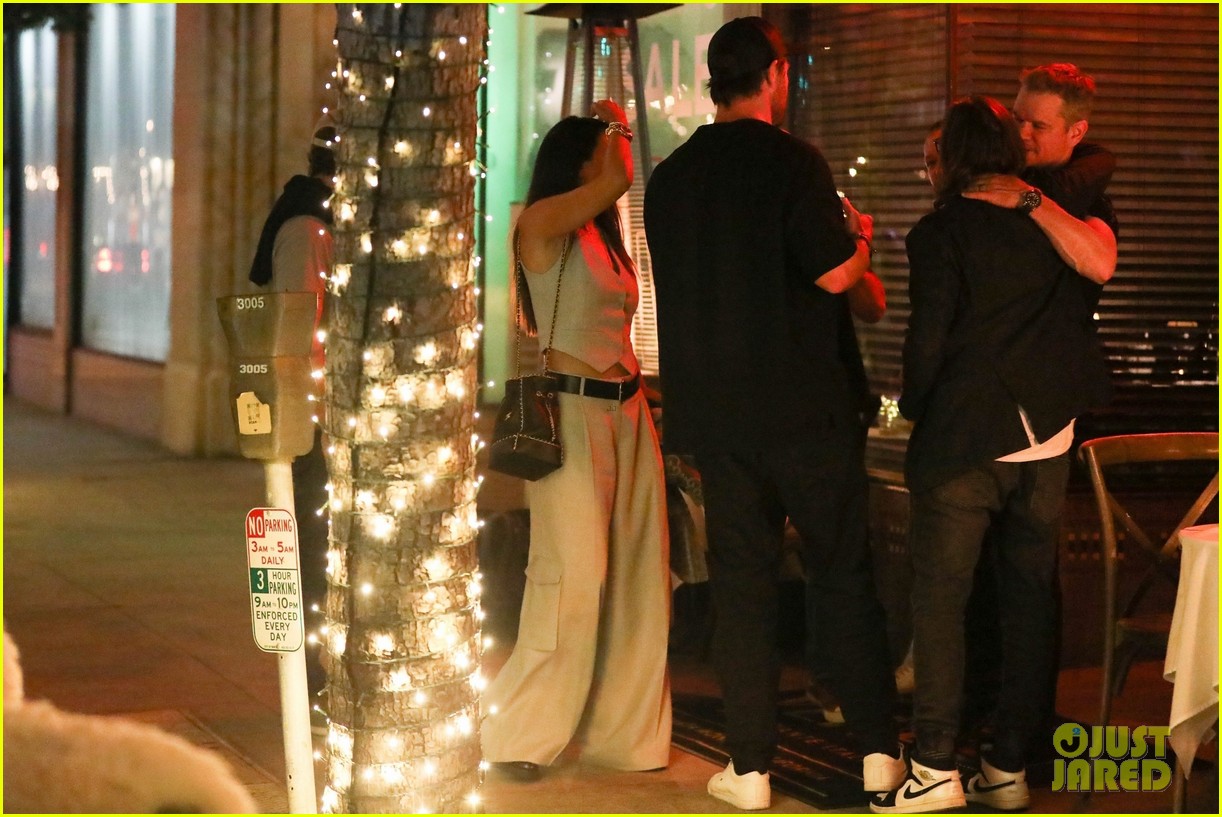 Chris Hemsworth & Matt Damon Meet Up for Dinner in Santa Monica Photo