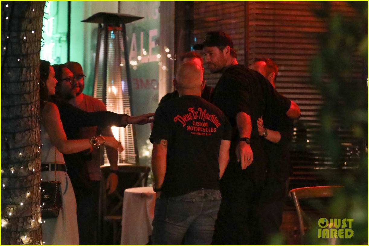 Chris Hemsworth & Matt Damon Meet Up for Dinner in Santa Monica Photo
