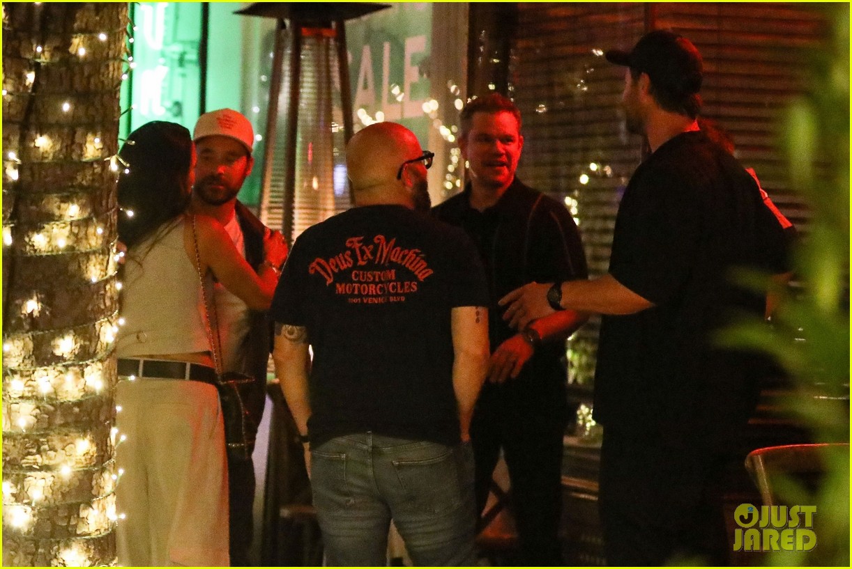 Chris Hemsworth & Matt Damon Meet Up for Dinner in Santa Monica Photo