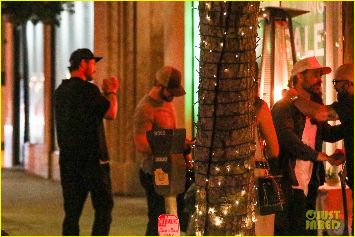 Chris Hemsworth & Matt Damon Meet Up for Dinner in Santa Monica Photo