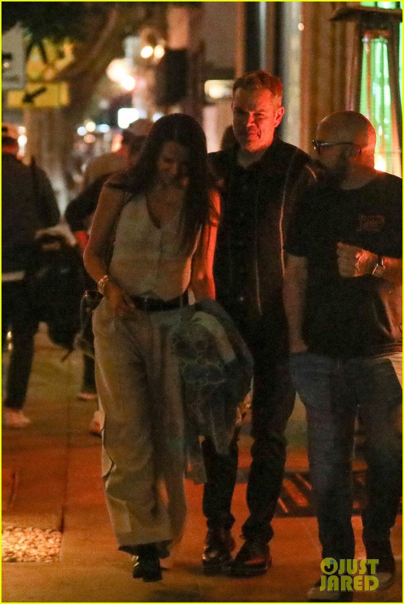 Chris Hemsworth & Matt Damon Meet Up for Dinner in Santa Monica Photo