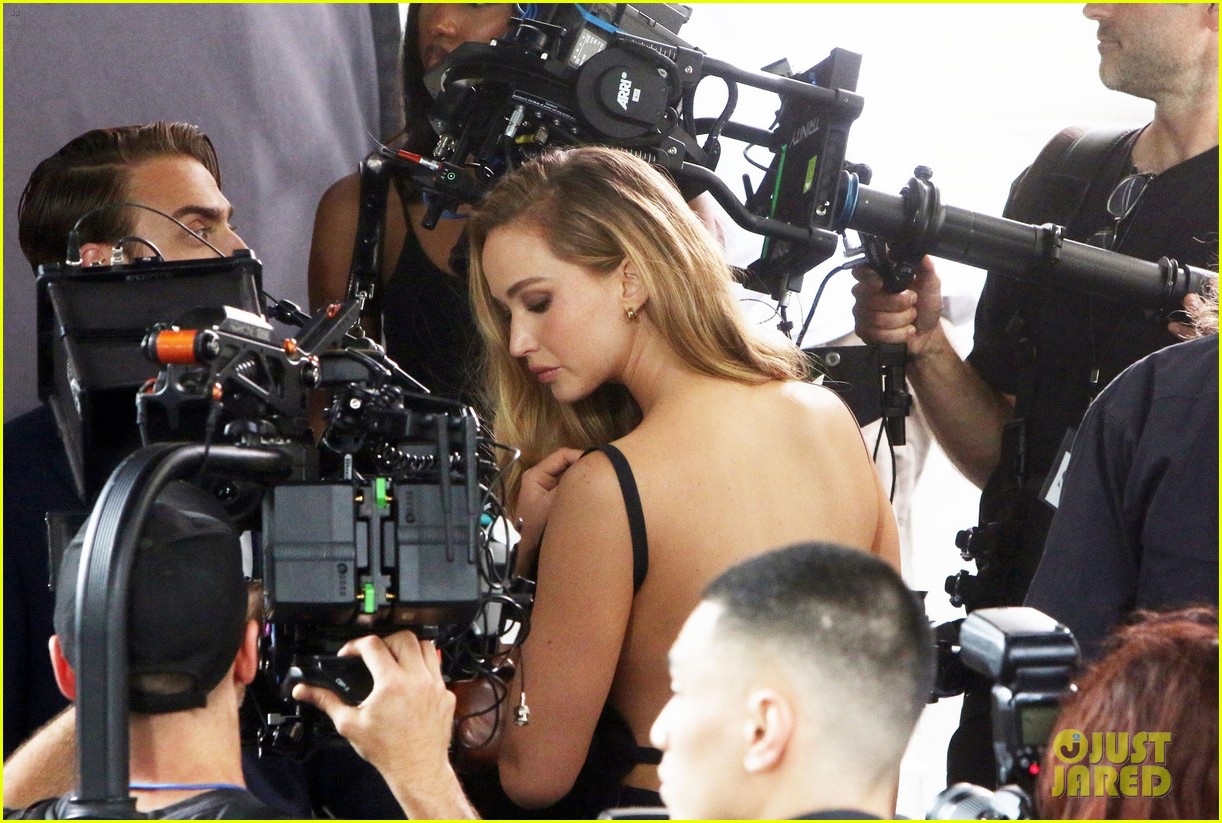 Jennifer Lawrence is Elegant in Backless Black Dress on Set of Her Dior Commercial: Photo 4950730 | Jennifer Lawrence Photos - Vimarsana News