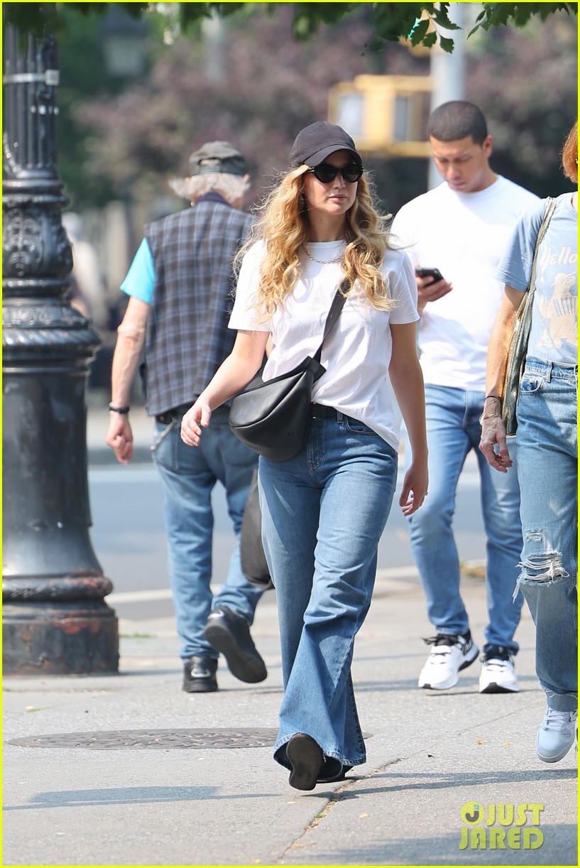 Korn Nedgang forbundet Jennifer Lawrence Sports T-Shirt & Jeans For Walk with a Friend in NYC:  Photo 4941899 | Jennifer Lawrence Photos | Just Jared: Entertainment News