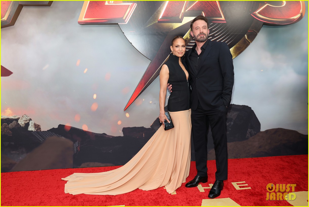 Jennifer Lopez & Ben Affleck Can't Contain Their Smiles at 'The Flash