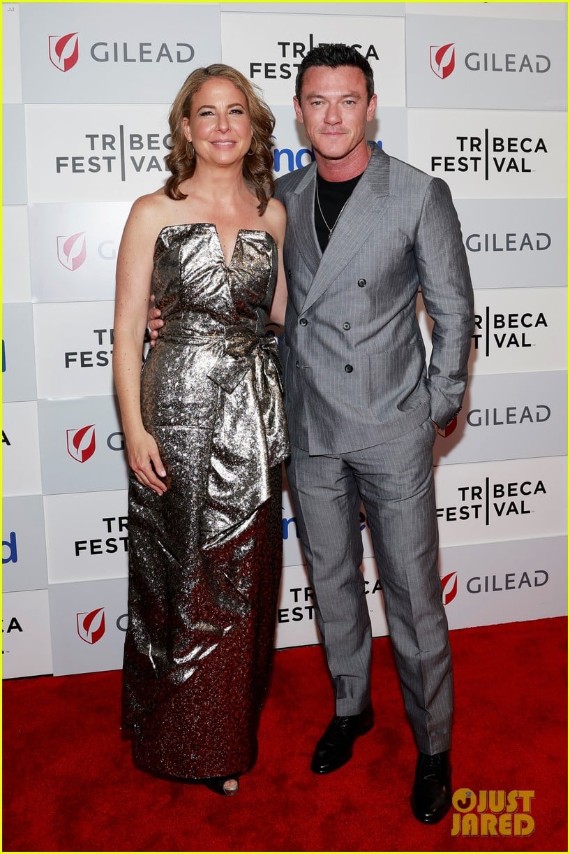 Photo luke evans fran tomas premiere of our son 19 Photo 4943078