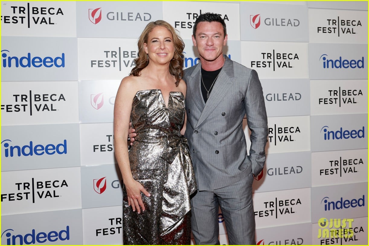 Photo luke evans fran tomas premiere of our son 20 Photo 4943079