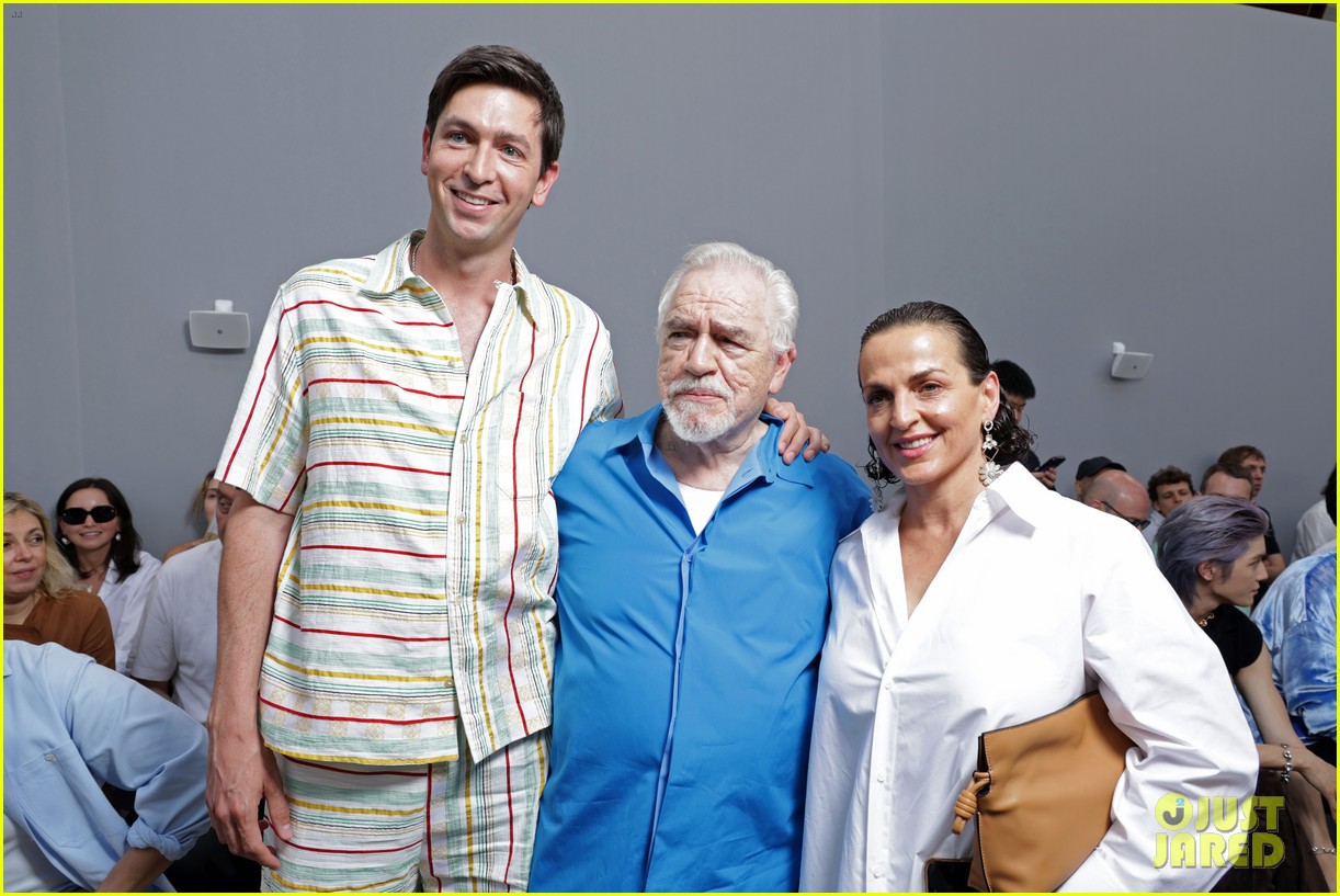 Edgar Ramirez Shows Off His Muscles at Loewe Fashion Show Alongside