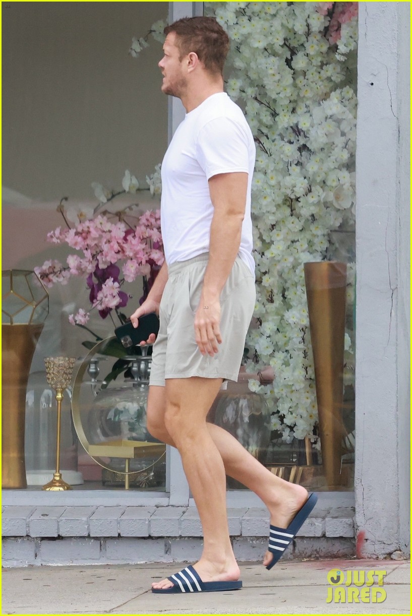 Dan Reynolds Looks Buff in New Photos from Casual Solo Outing Photo