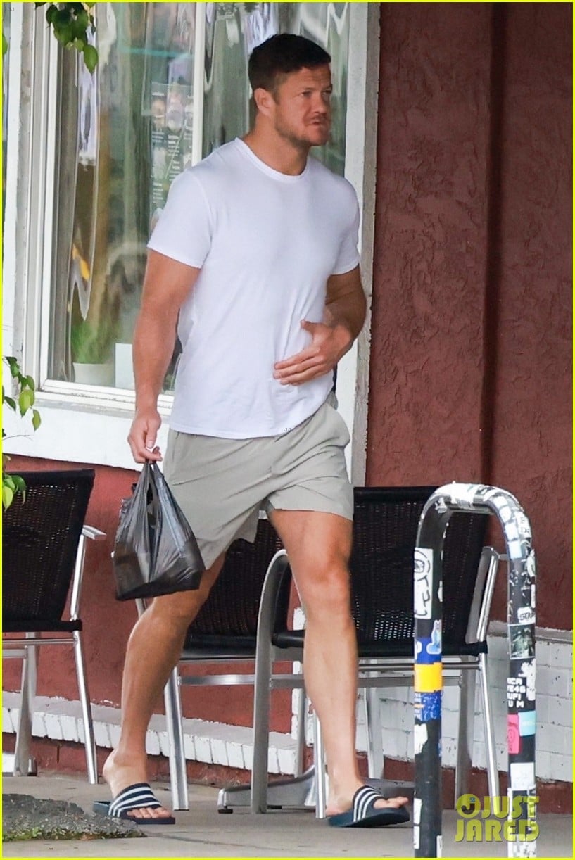 Dan Reynolds Looks Buff in New Photos from Casual Solo Outing Photo