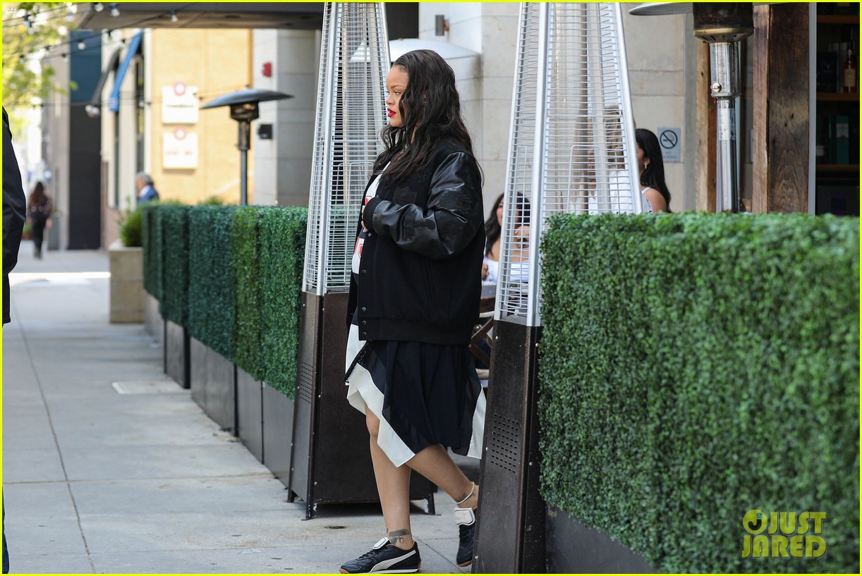 Pregnant Rihanna Wears a Jersey Dress for Lunch Date with A$AP Rocky: Photo 4946764 | ASAP Rocky, Pregnant Celebrities, Rihanna Photos - Vimarsana News