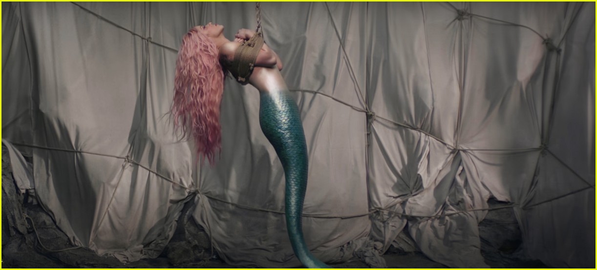 Shakira Transforms Into a Mermaid, Enchants Manuel Turizo in 'Copa(00)