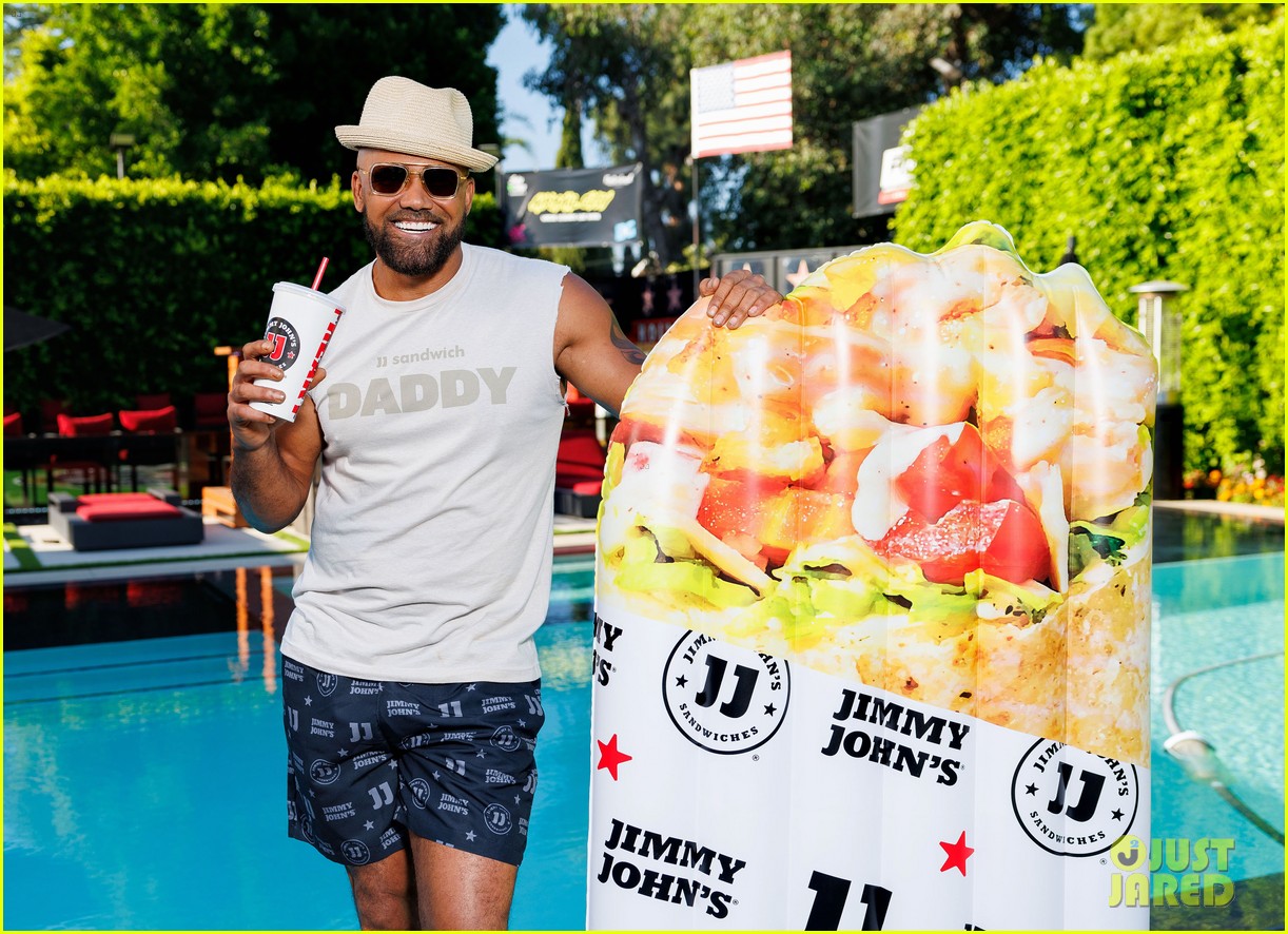 Shemar Moore Goes Shirtless for a 'Thirst Traps' Pool Party!: Photo 4949141 | Shemar Moore, Shirtless Photos - Vimarsana News