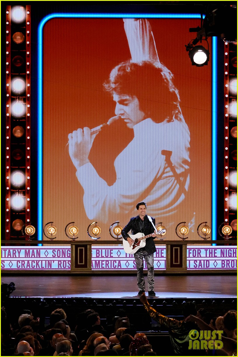 A Beautiful Noise's Will Swenson Leads Broadway in a 'Sweet Caroline