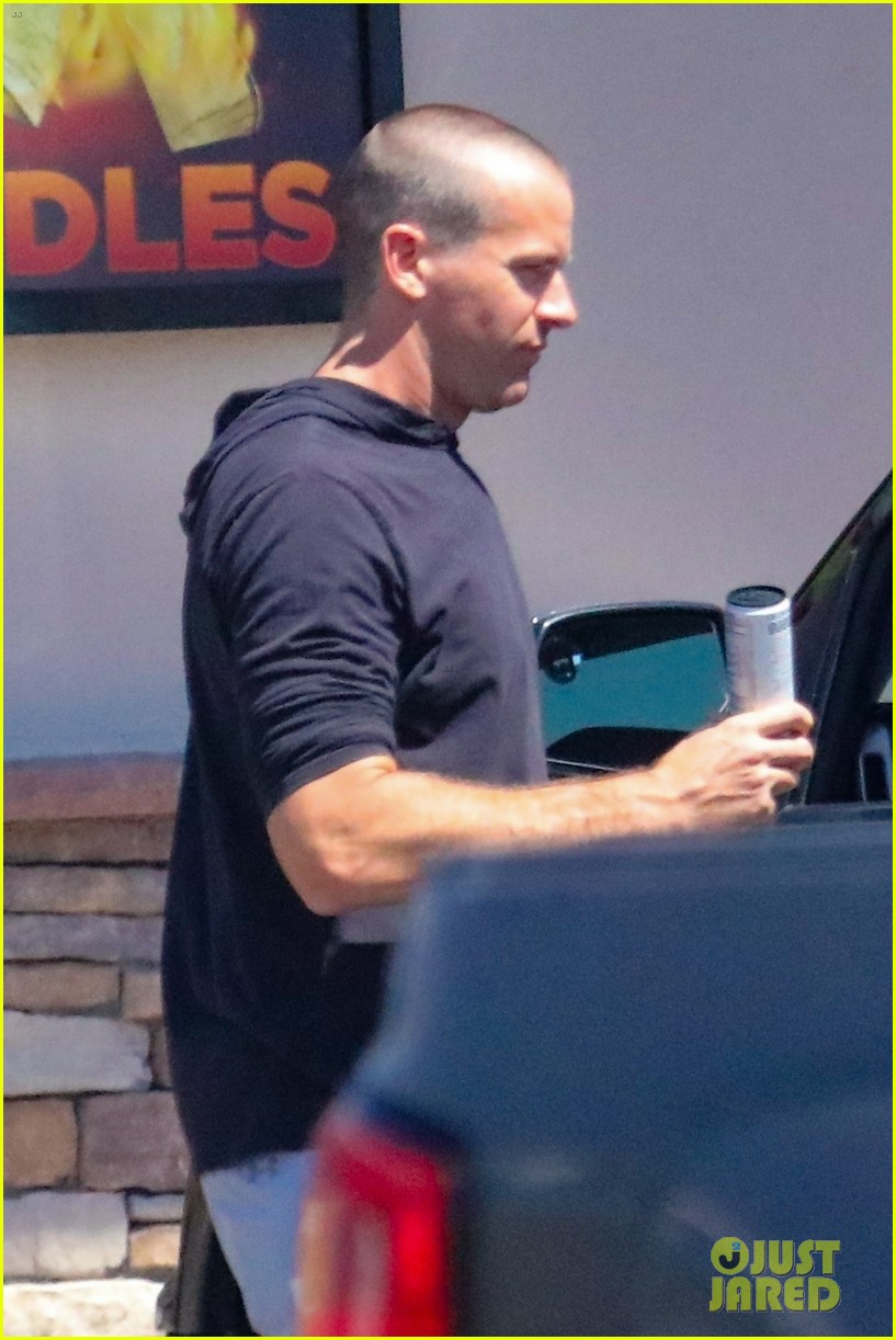 Armie Hammer Shaves His Head, Debuts Fresh New Haircut While Out in Los