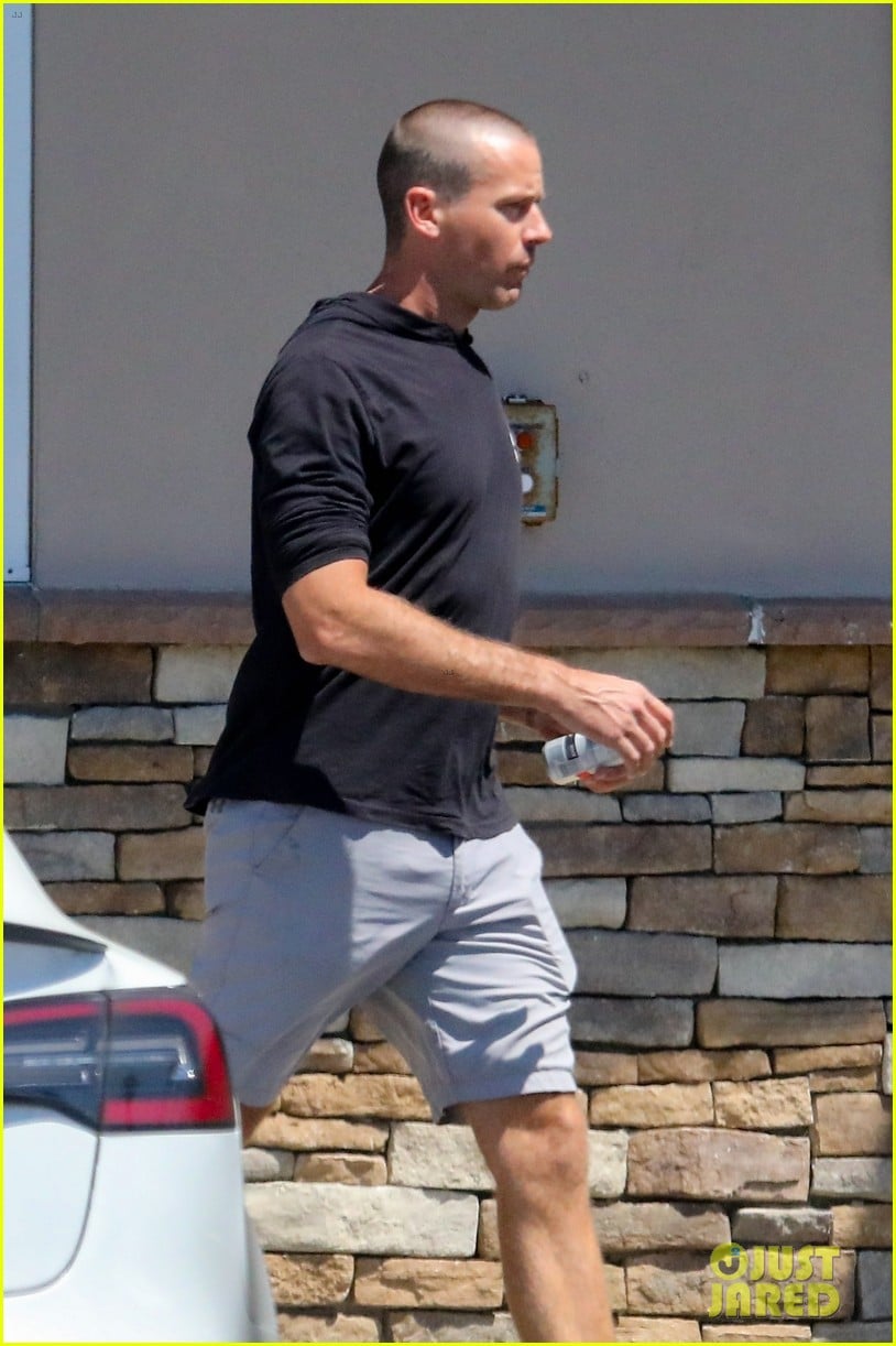Armie Hammer Shaves His Head, Debuts Fresh New Haircut While Out in Los