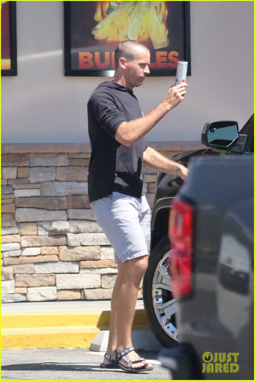 Armie Hammer Shaves His Head, Debuts Fresh New Haircut While Out in Los