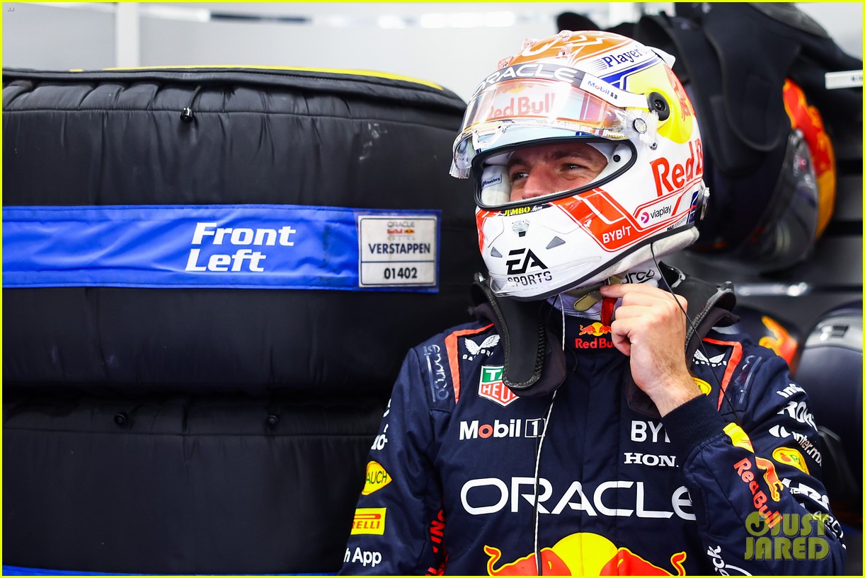 Daniel Ricciardo Gets Enthusiastic Back From Fans Ahead of F1's