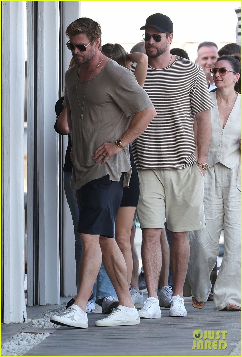 Chris & Liam Hemsworth Grab Dinner with Matt Damon While on Vacation in