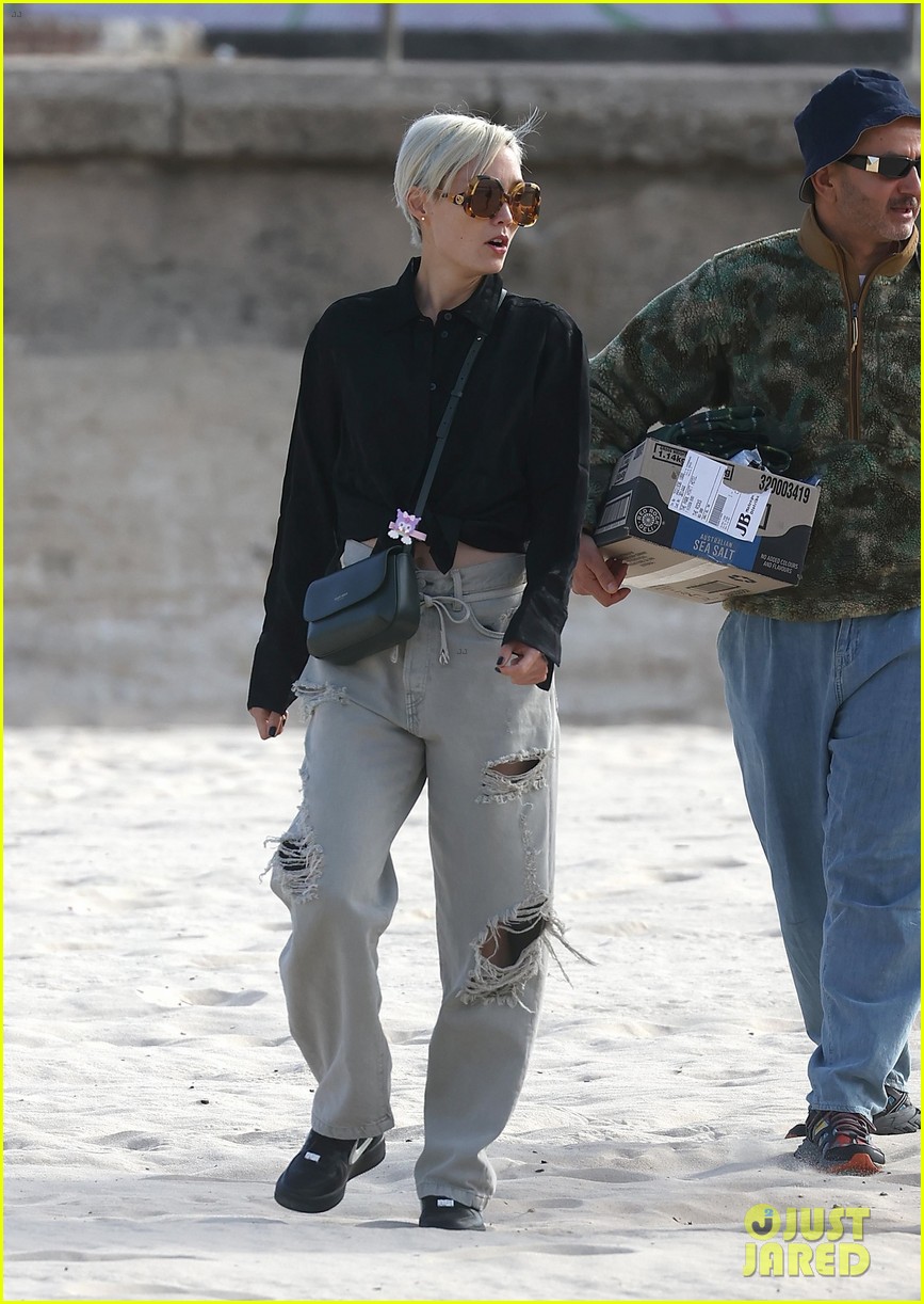 Pom Klementieff & Simon Pegg Take a Break From 'Mission: Impossible 7' Promo for a Beach Trip: Photo 4951837 | Mission Impossible, Movies, Pom Klementieff, Simon Pegg Photos - Vimarsana News