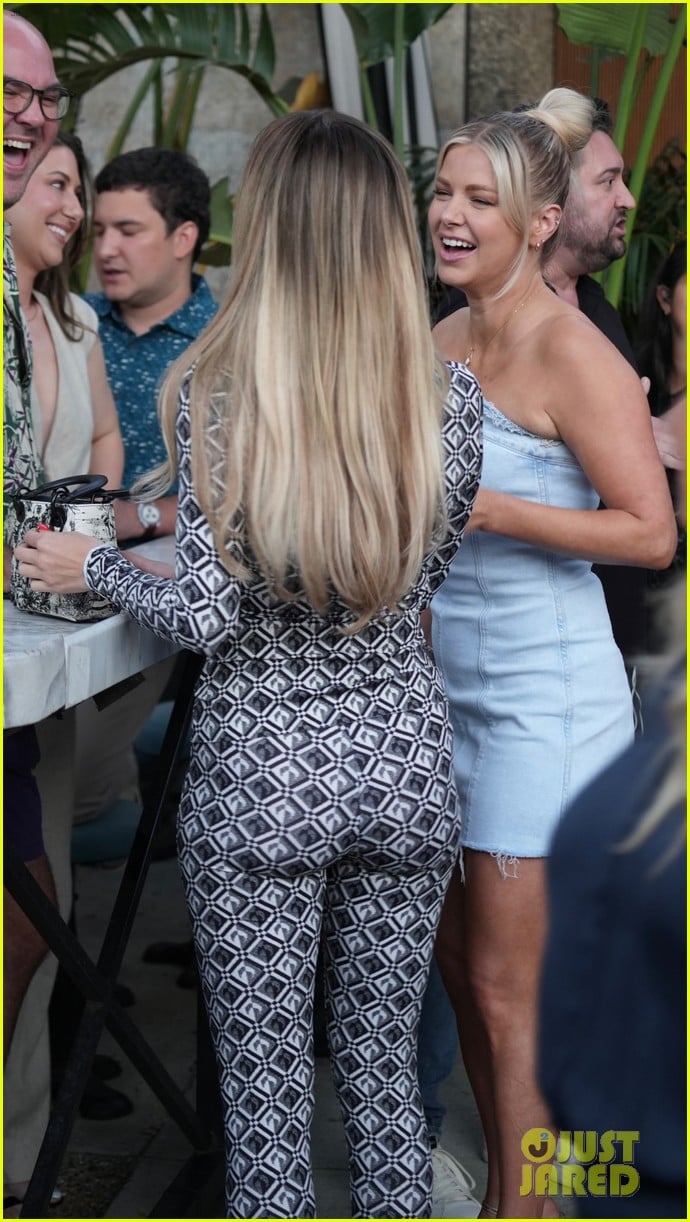 Photo ariana madix katie maloney film vanderpump rules 11 at tomtom 08