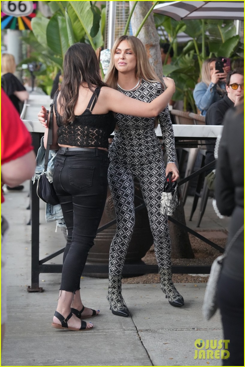 Photo ariana madix katie maloney film vanderpump rules 11 at tomtom 49