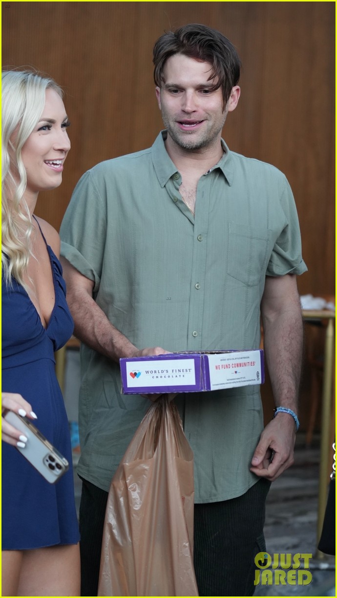 Photo ariana madix katie maloney film vanderpump rules 11 at tomtom 84