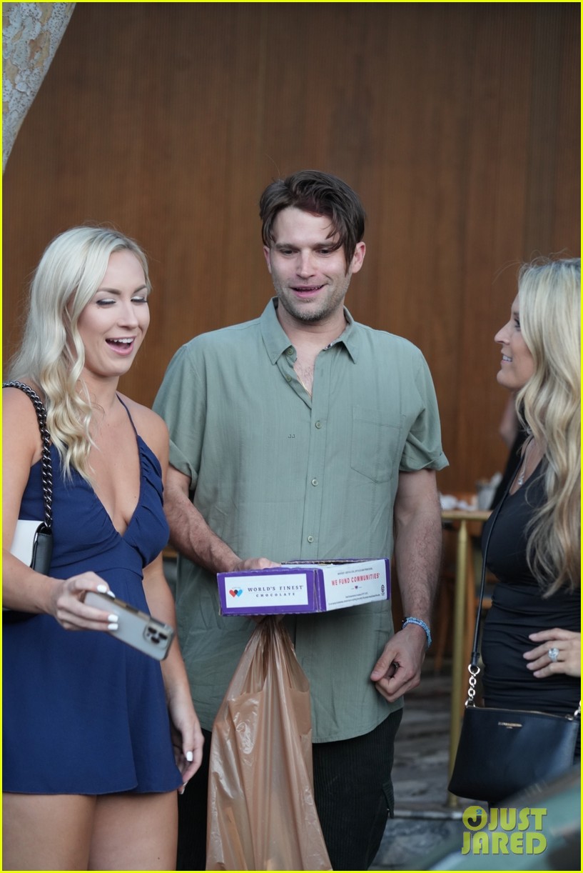 Photo ariana madix katie maloney film vanderpump rules 11 at tomtom 85