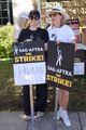 amy adams holds up human sign sag aftra picket line 03