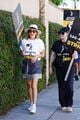 amy adams holds up human sign sag aftra picket line 05