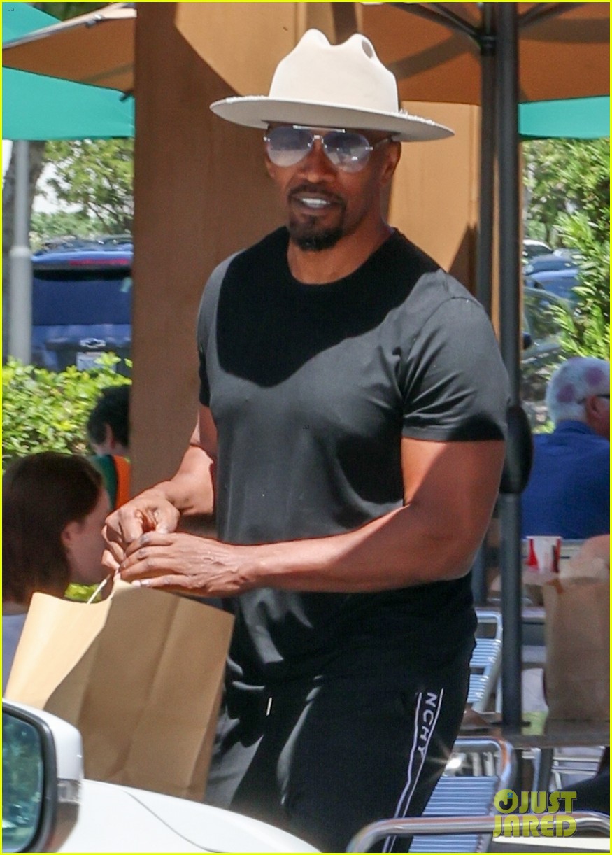 Jamie Foxx Looks Happy & Healthy in New Photos After Recent Medical