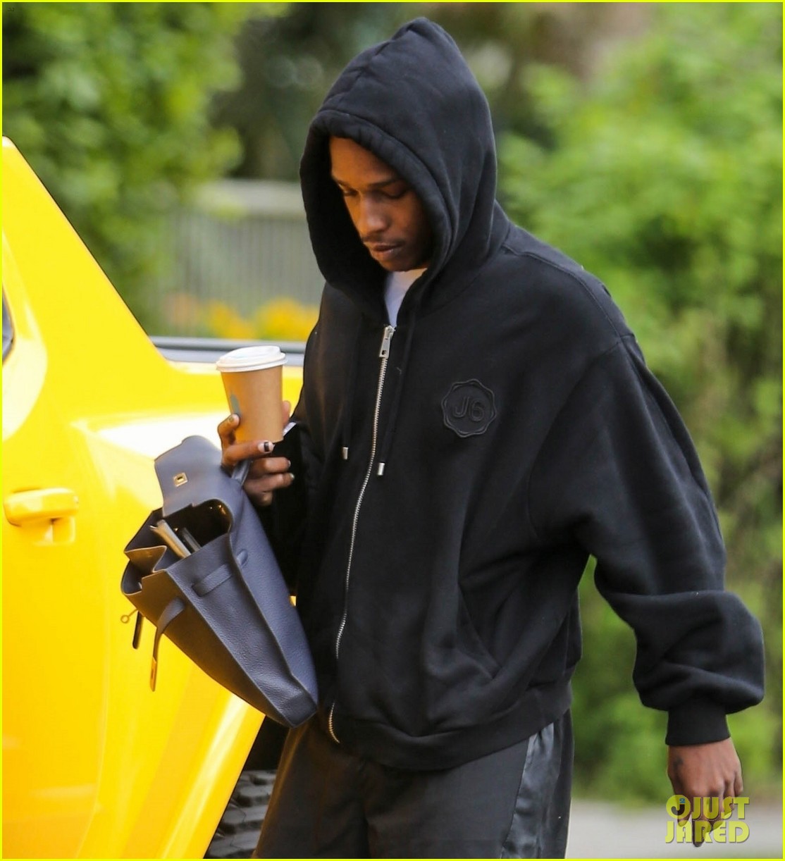 Photo asap rocky grabs coffee during afternoon outing 04 Photo