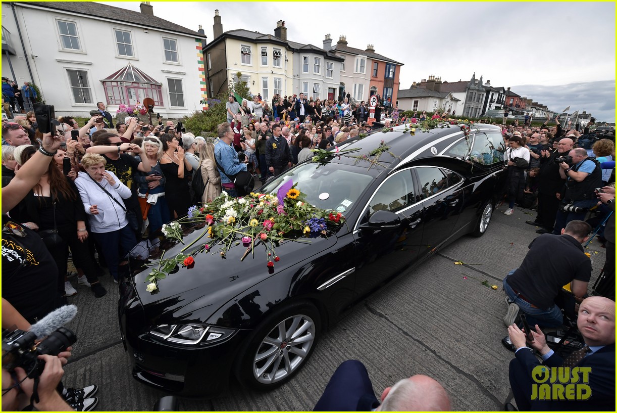 Photo sinead oconnor funeral photos 13 Photo 4960128 Just Jared