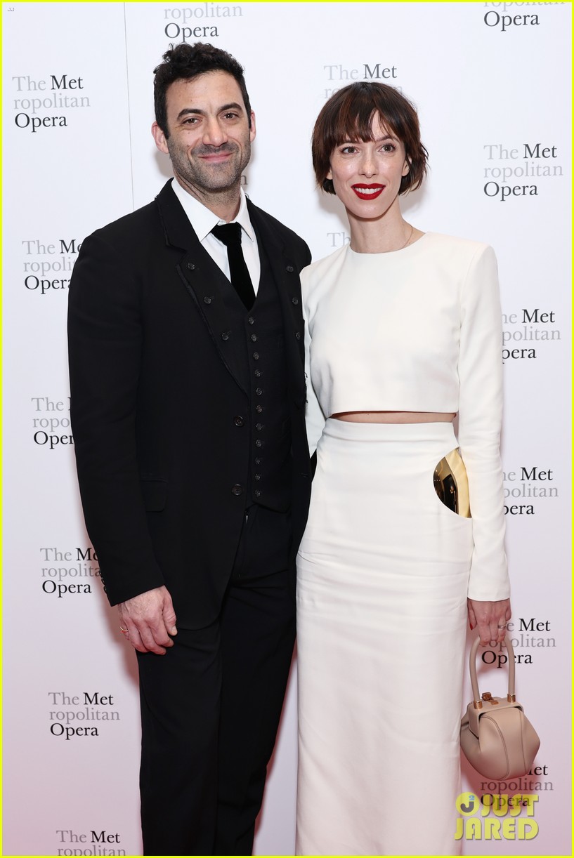 Photo: anne hathaway jon hamm more stars met opera opening gala 16