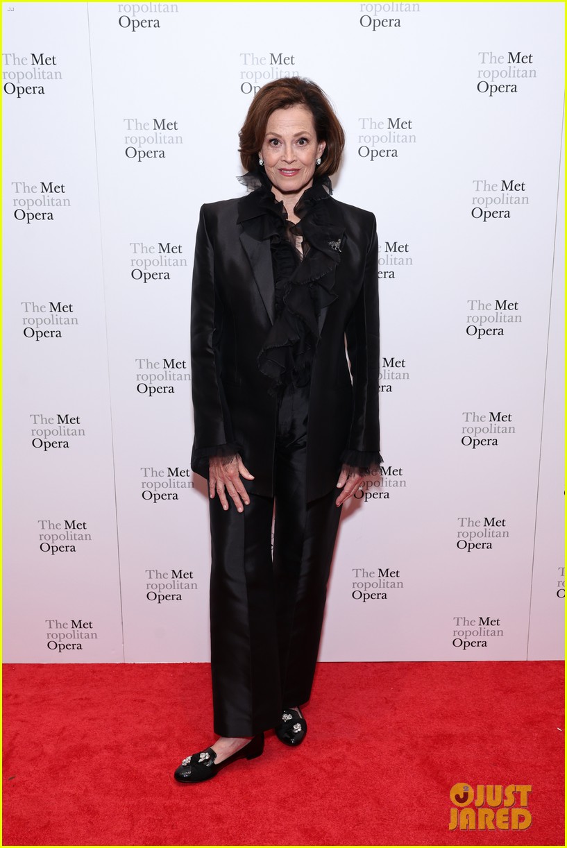Photo: anne hathaway jon hamm more stars met opera opening gala 37