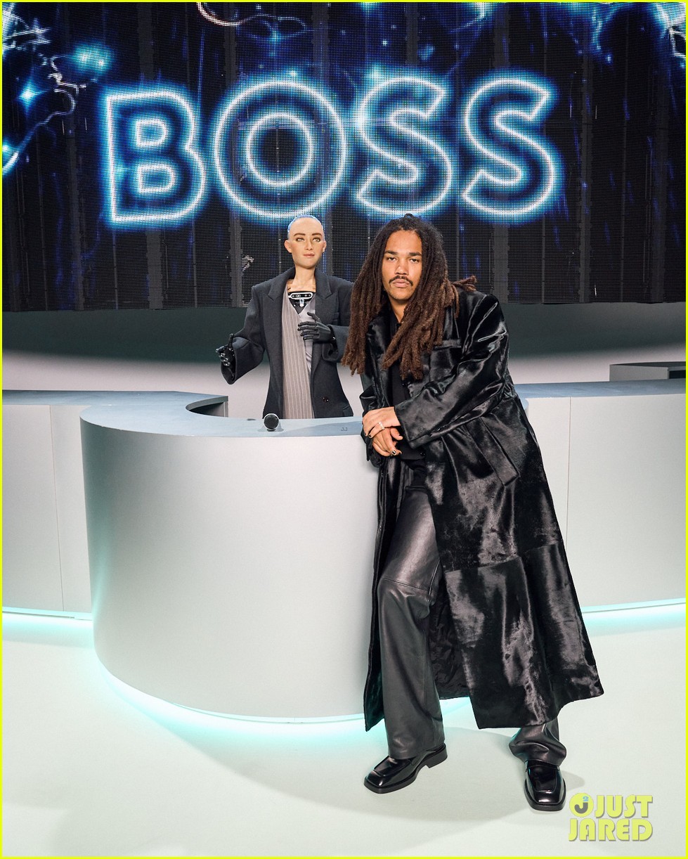 Gigi Hadid & Ashley Graham Walk the Runway in BOSS' Fashion Show in