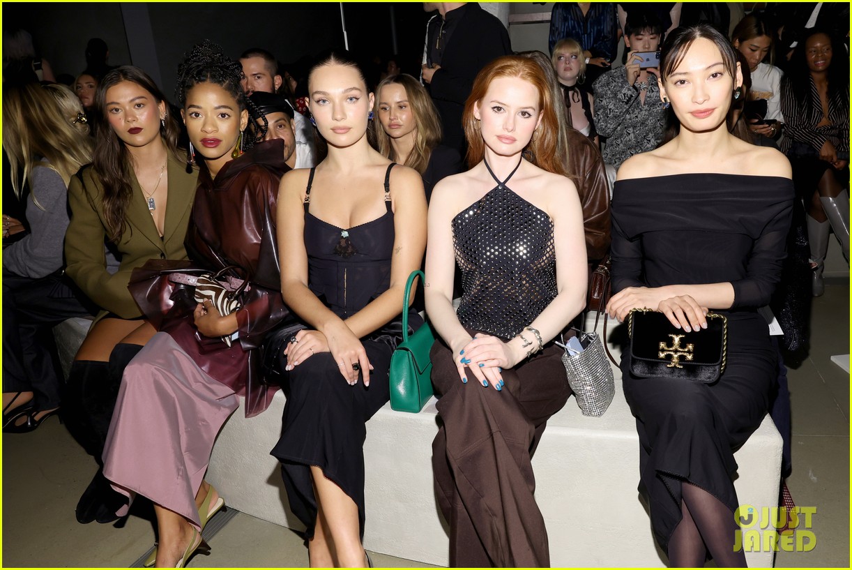 Emma Roberts, Naomi Watts, & More Stars Watch Emily Ratajkowski Walk in